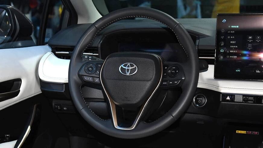 Toyota Corolla получила новую внешность, но пока только для Китая