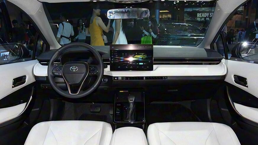 Toyota Corolla получила новую внешность, но пока только для Китая