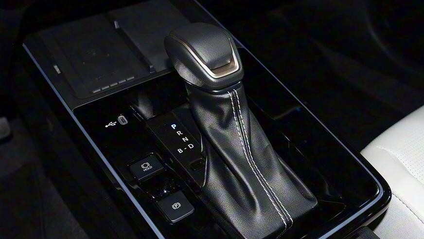 Toyota Corolla получила новую внешность, но пока только для Китая