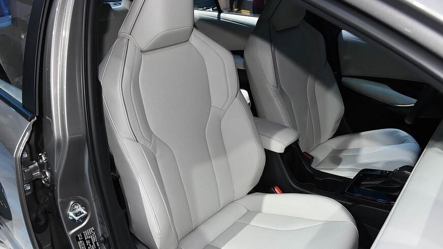 Toyota Corolla получила новую внешность, но пока только для Китая