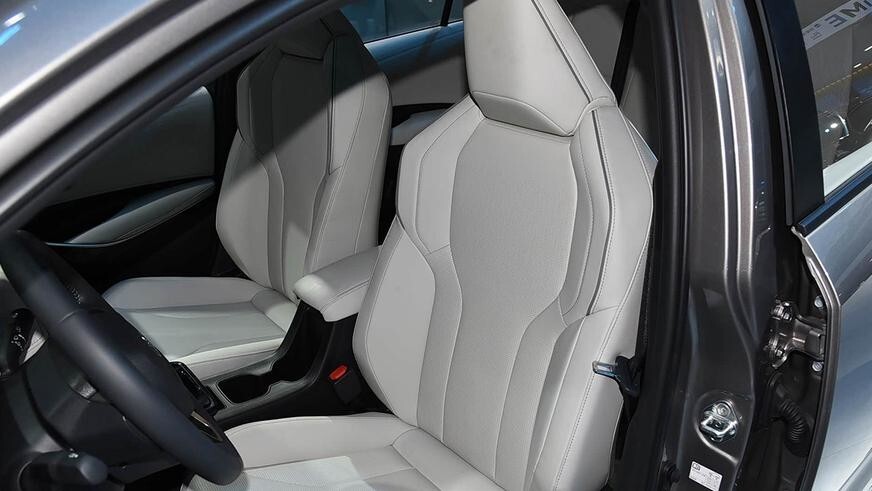 Toyota Corolla получила новую внешность, но пока только для Китая