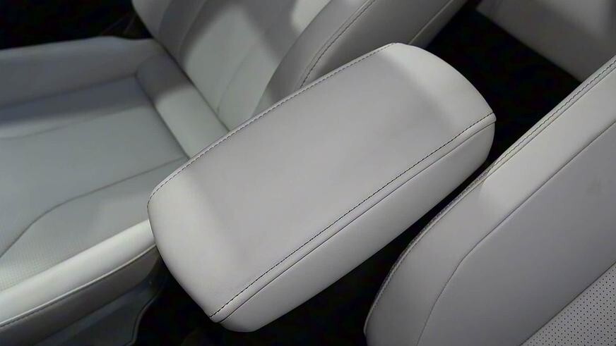 Toyota Corolla получила новую внешность, но пока только для Китая