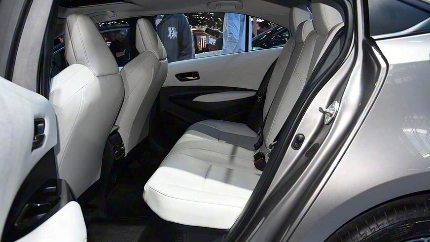 Toyota Corolla получила новую внешность, но пока только для Китая