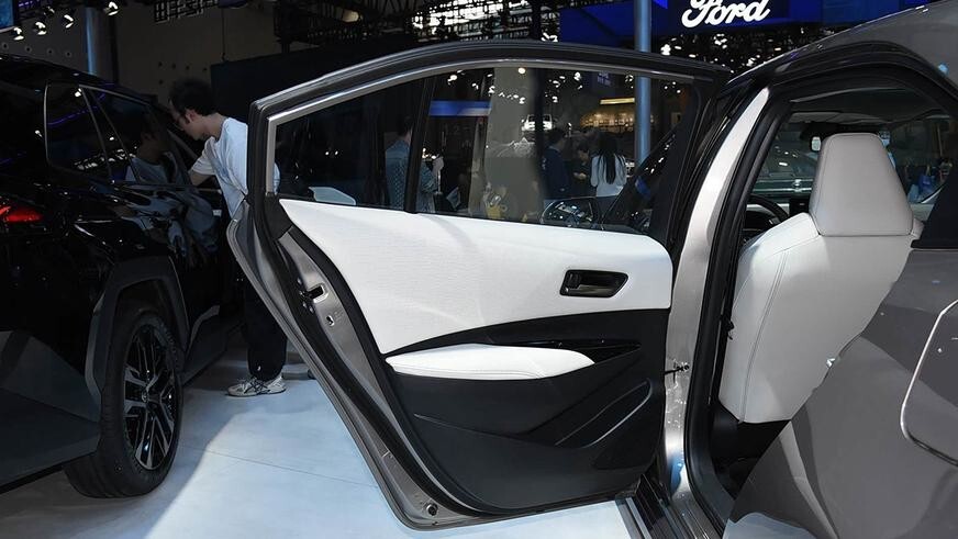 Toyota Corolla получила новую внешность, но пока только для Китая