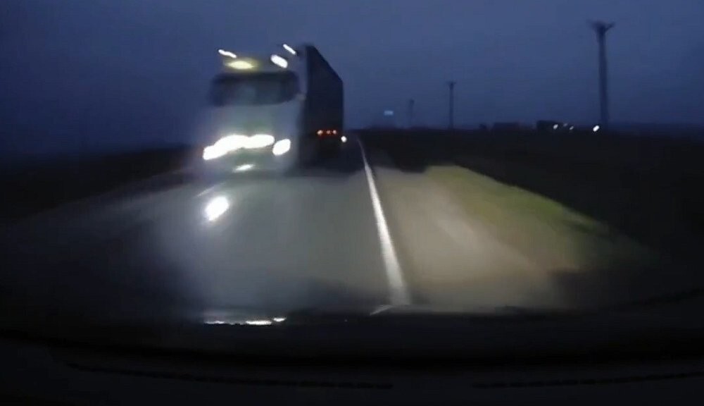 Устроил бесконтактное ДТП и скрылся