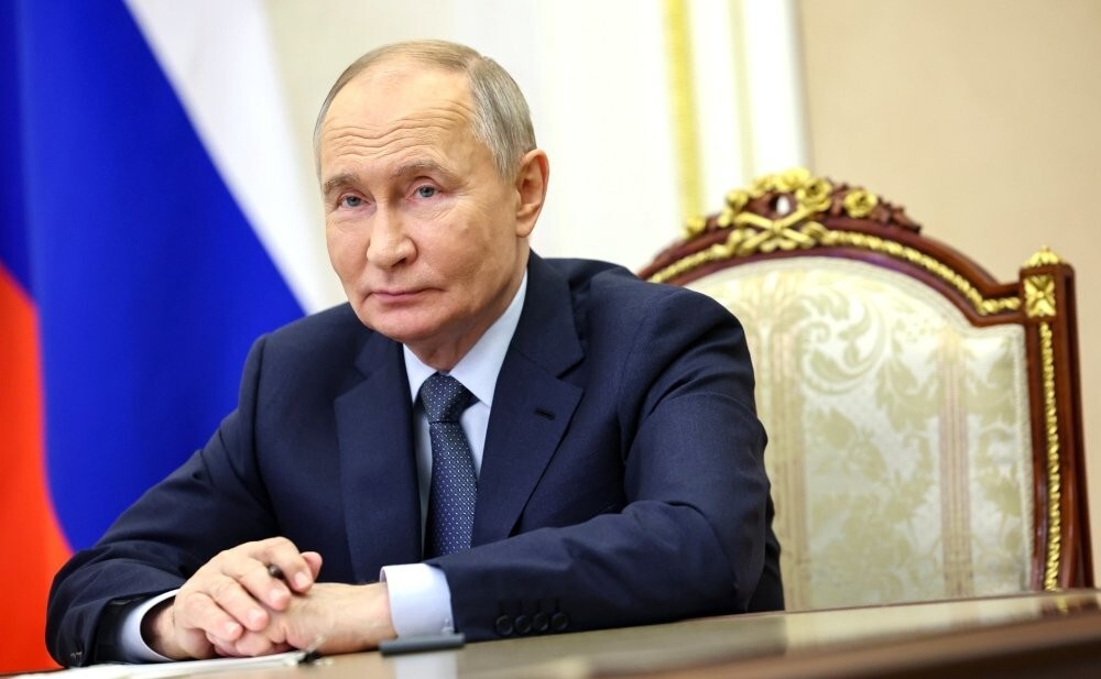 Путин рассказал, что тайно ездит по Москве без мигалок и кортежа. И пообещал разобраться с курьерами