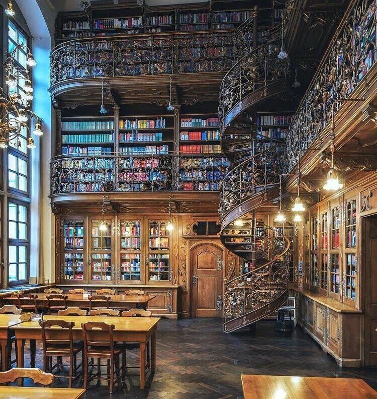 9. Красивейшая библиотека в Мюнхене - "Juristische Bibliothek"