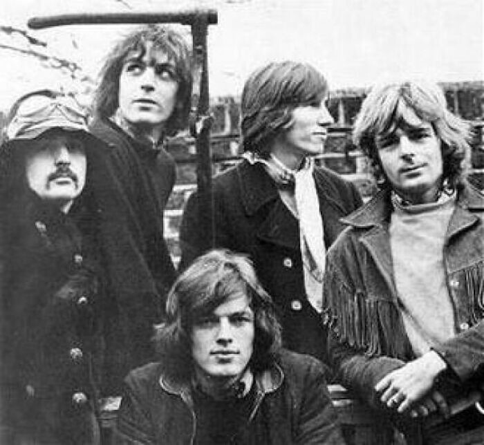 23. Pink Floyd, одна из немногих фотосессий с участием всех пятерых членов группы (январь 1968)