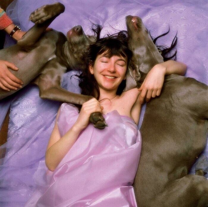 24. Кейт Буш во время фотосессии для обложки альбома The Hounds Of Love (1985)