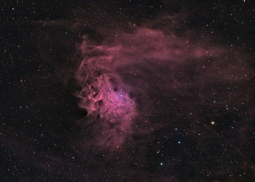 16. IC 405 — Туманность Пламенеющей Звезды