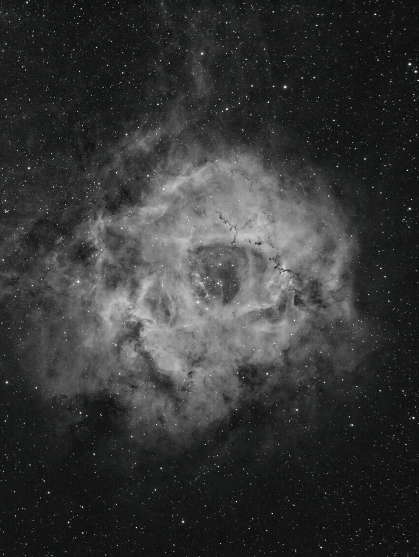 21. NGC 2244 — звездное скопление в Туманности Розетка