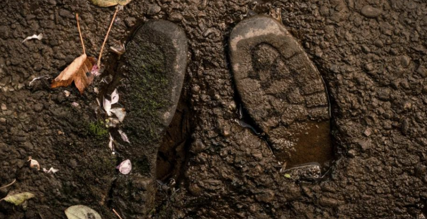 6. А кто-то нашел пару ботинок в 100-летнем цементе, и даже страшно подумать, что еще там можно найти