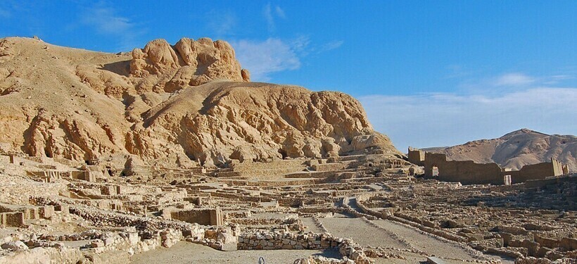 Деревня Дейр-эль-Медина, где жили строители египетских гробниц
