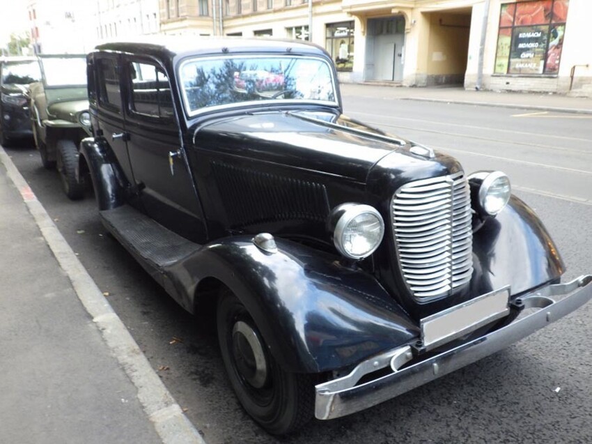 16 марта 1936 года Горьковским автозаводом был выпущен первый советский легковой автомобиль: – лимузин марки М1, ГАЗ-М1, с конвейера сошли 2 первых автомобиля. Серийное производство началось с 20 мая 1936 года