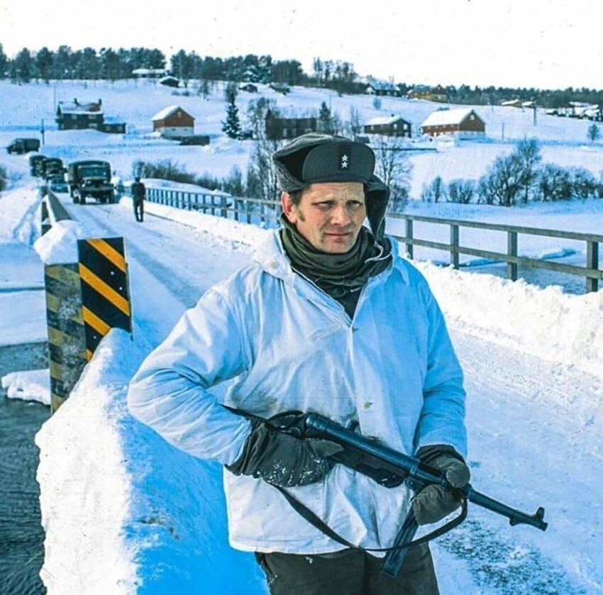 Норвегия. Боец местных вооруженных сил несет службу в 1980 году