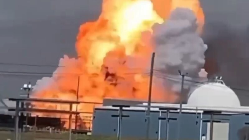 Очередной мощный взрыв прогремел на химзаводе в Техасе