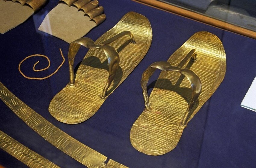 Золотые сандалии
