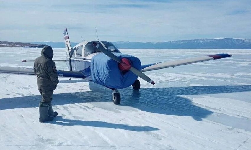 Самолёт незаконно приземлился на лёд Байкала, чтобы пассажиры могли сходить в ресторан
