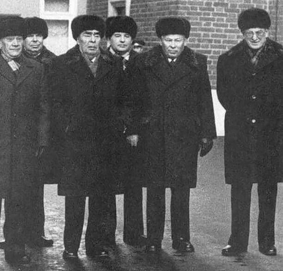 Четыре генсека в одном кадре перед парадом 7 ноября 1981 года в Москве