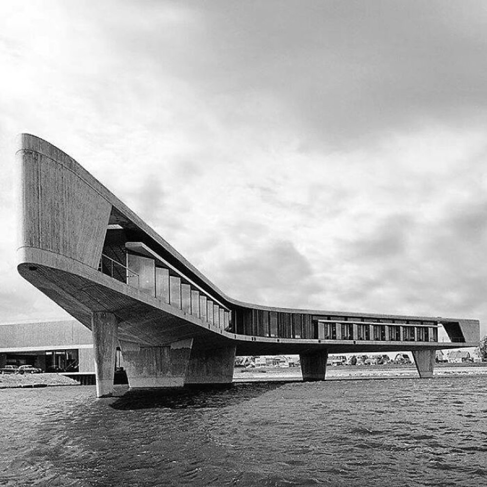 12. Офисное здание компании Johnson Wax, 1960 год, Миждрехт, Нидерланды. Архитектор - Хью Маскант