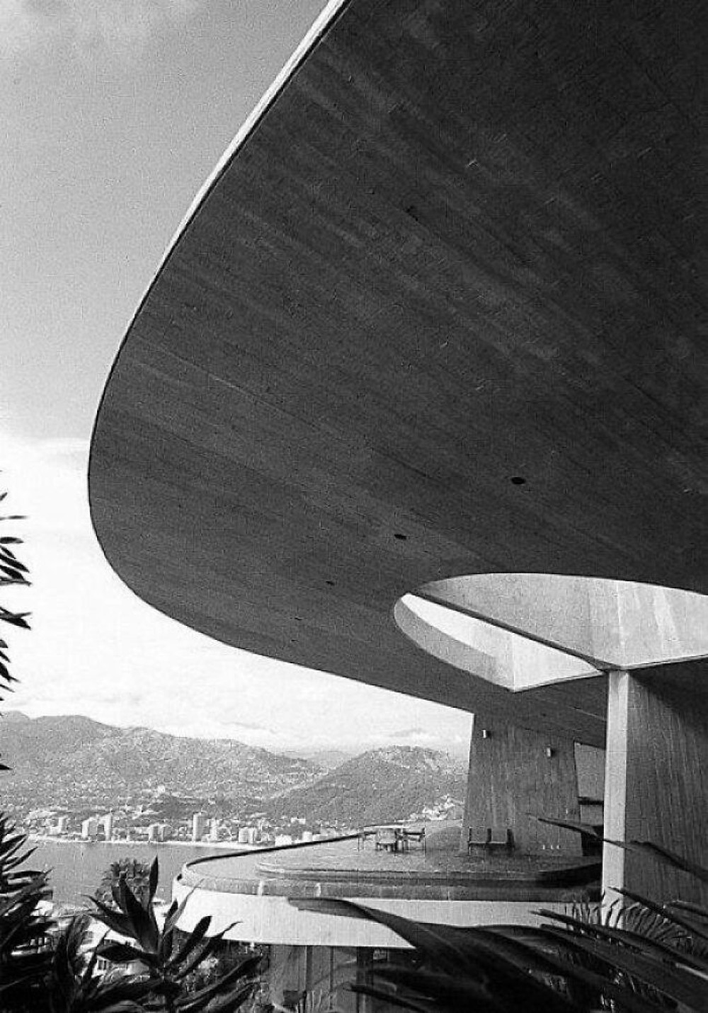 20. Дом "Аранго" 1973 года в Акапулько, Мексика. Архитектор - Джон Лотнер