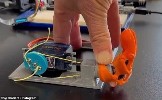 Мужчине, отрезавшему себе мизинец, напечатали новый на 3D-принтере
