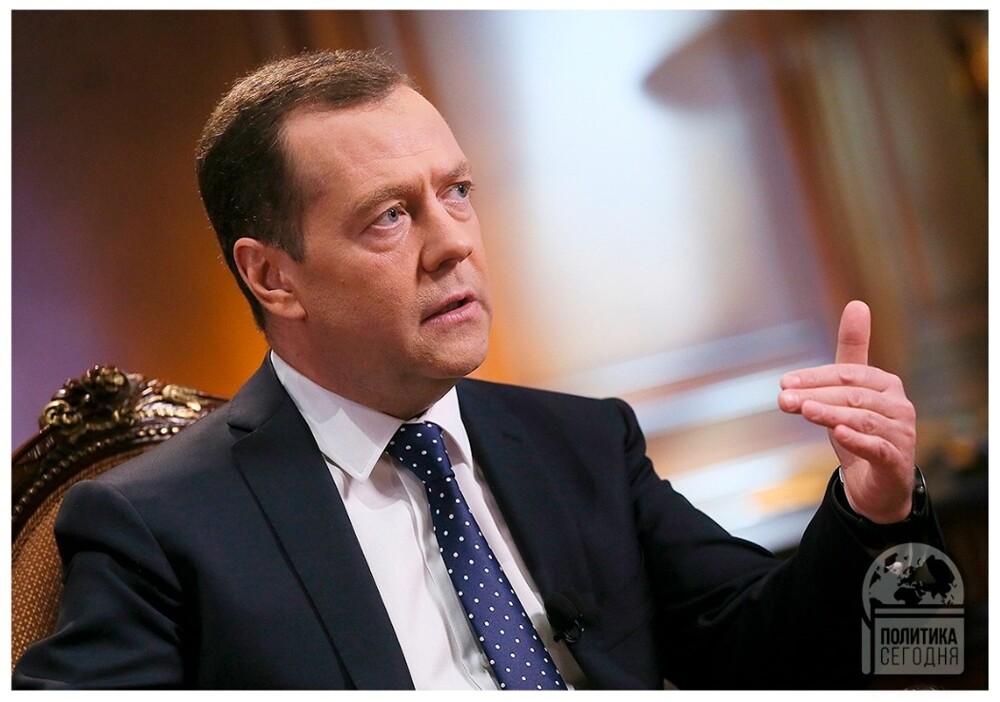 Медведев про идею направить миротворцев под эгидой НАТО на Украину: так называемые миротворцы просто собираются вступить в конфликт, очевидно, что такие "миротворцы" - наши прямые враги, они будут законной целью