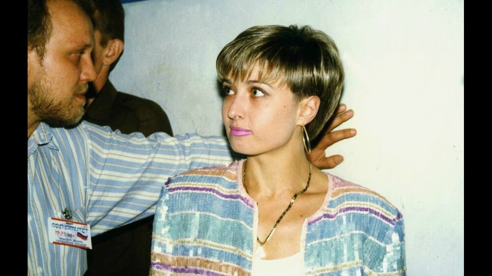 Татьяна Овсиенко во время тура «Голосуй или проиграешь». Саратов, 1996 год.