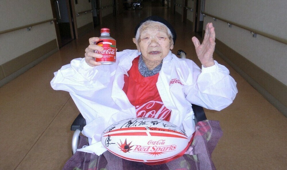 12. Канэ Танака дожила до 119 лет (на фото ей 118). Её возраст был официально подтверждён. Она попала в Книгу рекордов Гиннесса и умерла в апреле 2022 года на 120-м году жизни