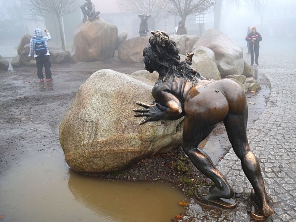 Ведьмин круп и "Ведьмин круг" – что изображают эти необычные скульптуры в Германии