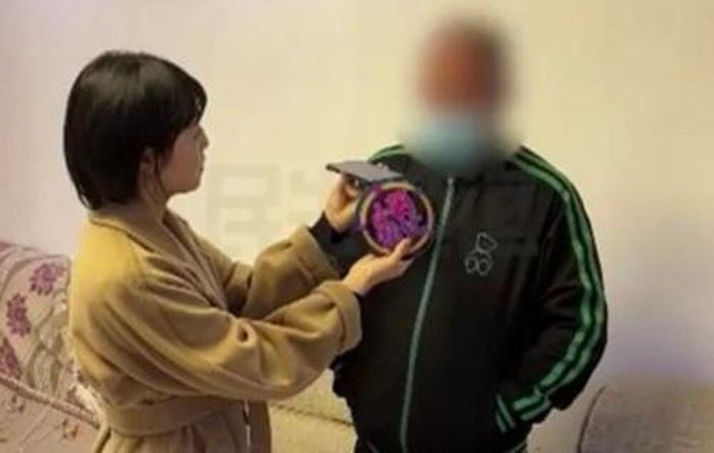 Китаец год встречался с девушкой онлайн, а та оказалась женой его лучшего друга
