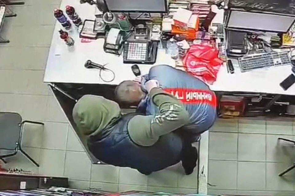 В Нижегородской области мужчина ограбил магазин и выбросил деньги, чтобы попасть в тюрьму