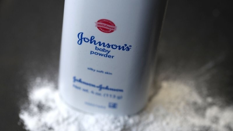 Компания Johnson & Johnson выплатит почти $9 млрд пострадавшим из-за присыпки, якобы вызывающей рак