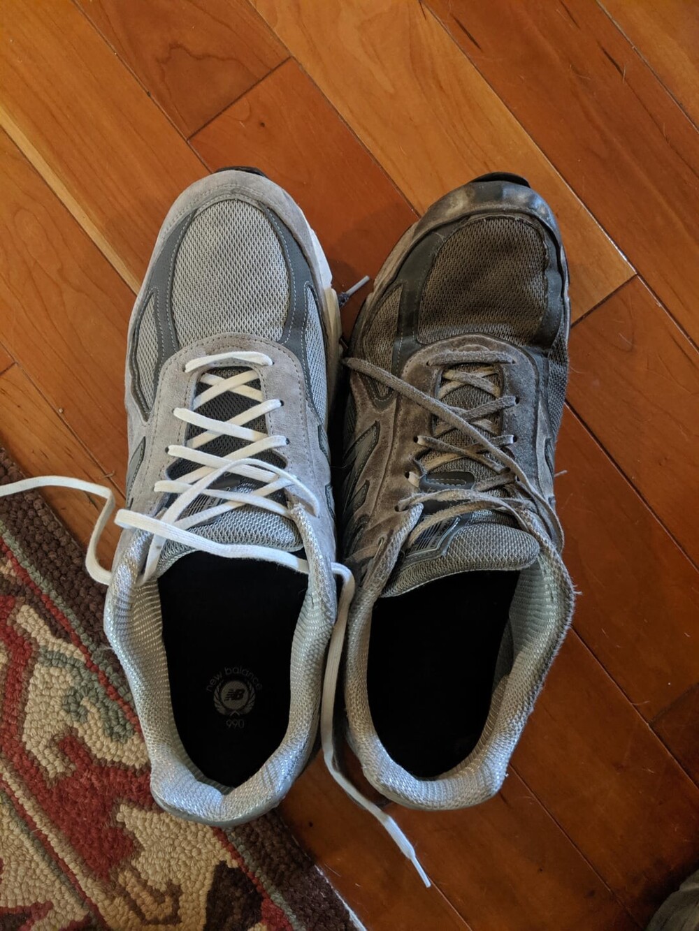 8. Моя обувь до и после того, как я месяц проработал помощником повара