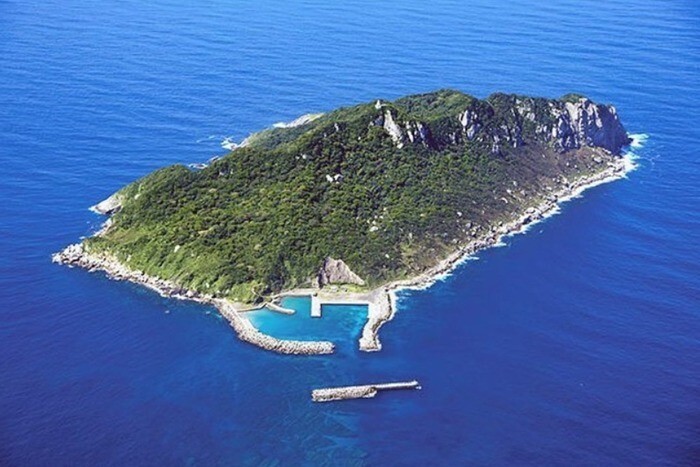 Этот остров разрешено посещать только мужчинам