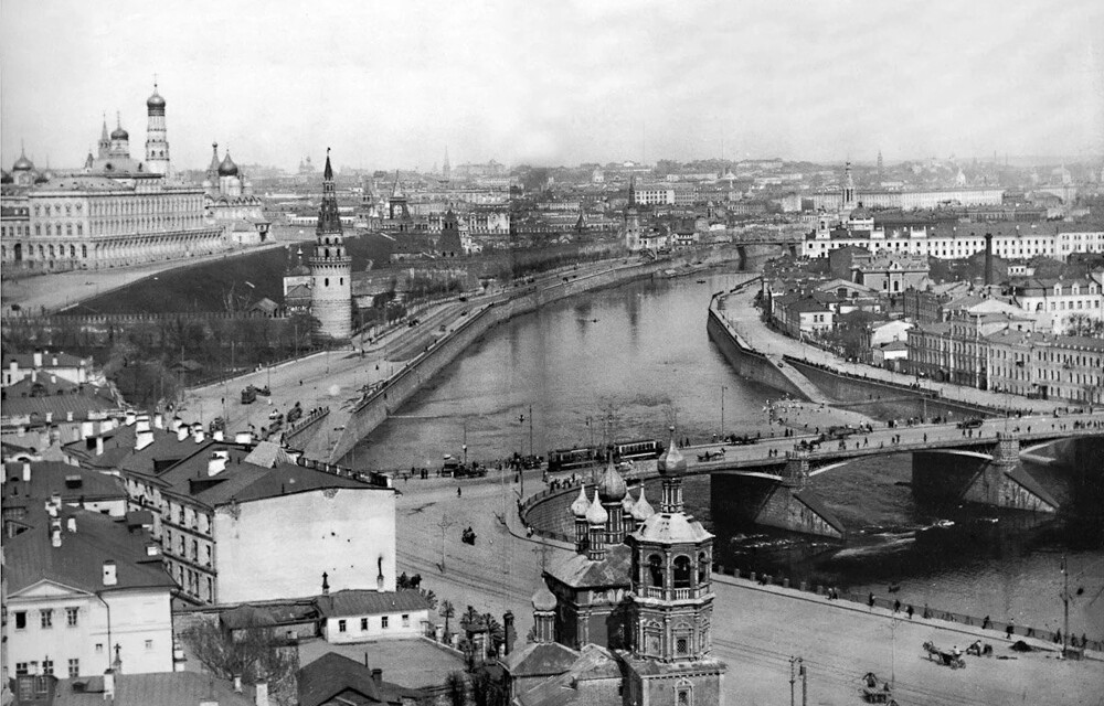 Вид на Кремль с храма Христа Спасителя. Москва 1926 год