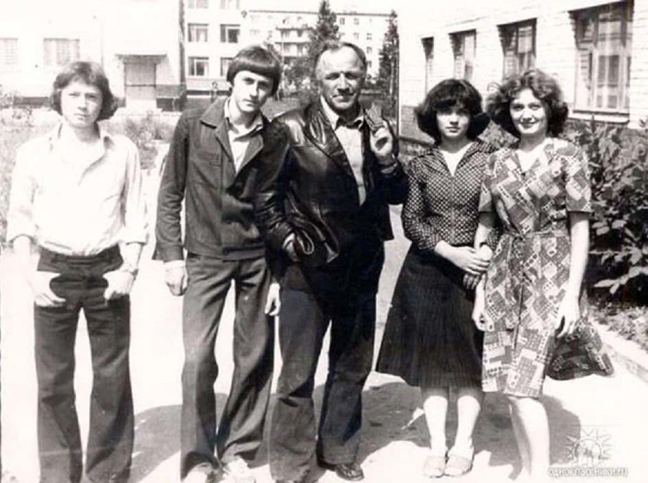 Михаил Ульянов со студентами Сланцевского индустриального техникума, 1980 год