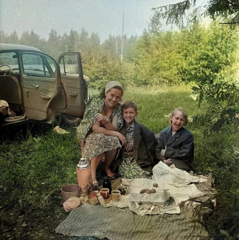 Выезд на природу всей семьей, Псковская область, 1974 год