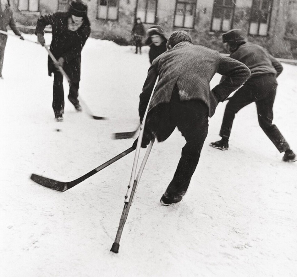 Хоккей во дворе, 1968 год. Фото Витас Луцкус
