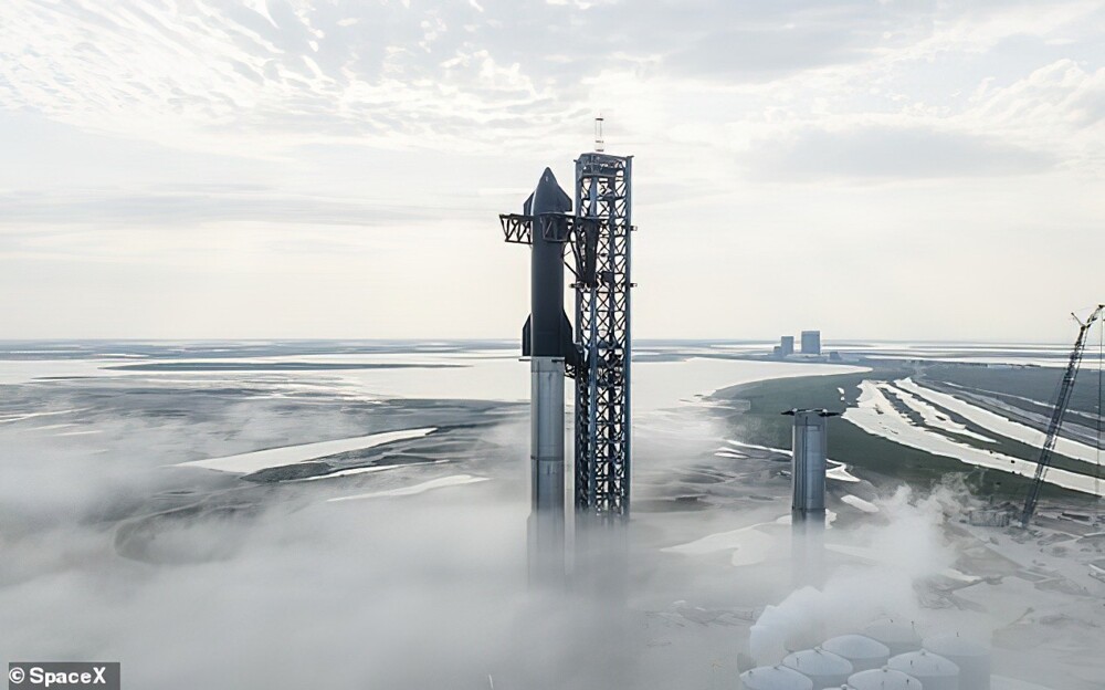 Илон Маск показал видео космического корабля SpaceX перед первым орбитальным полётом