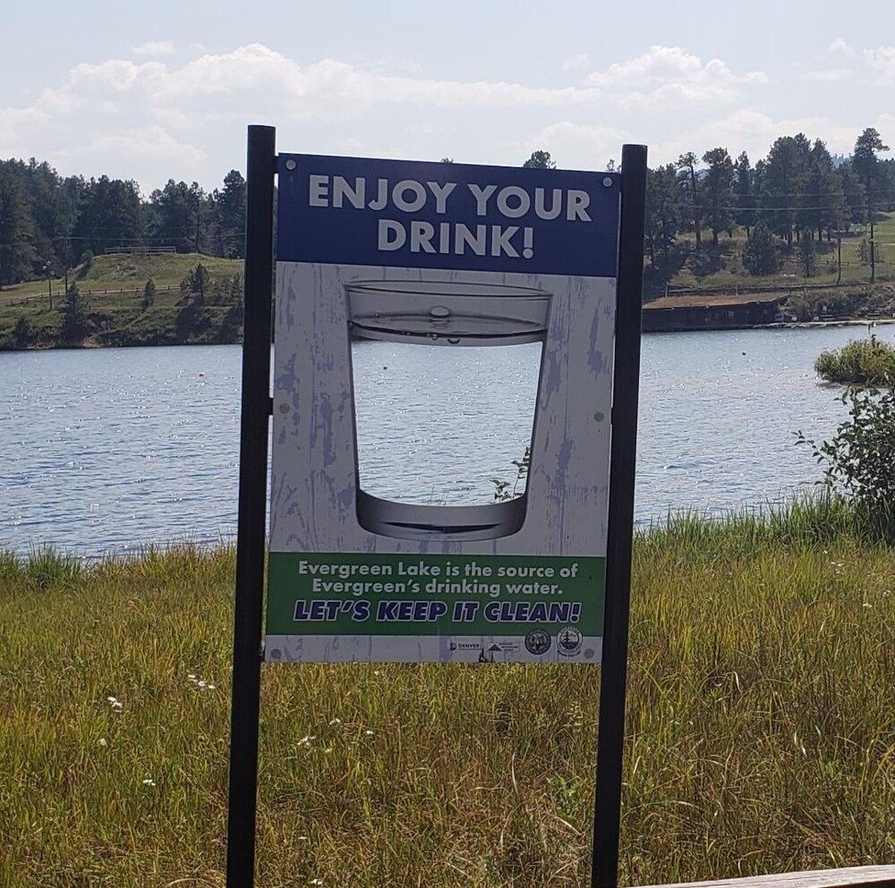 1. Знак против загрязнения озера в заповеднике