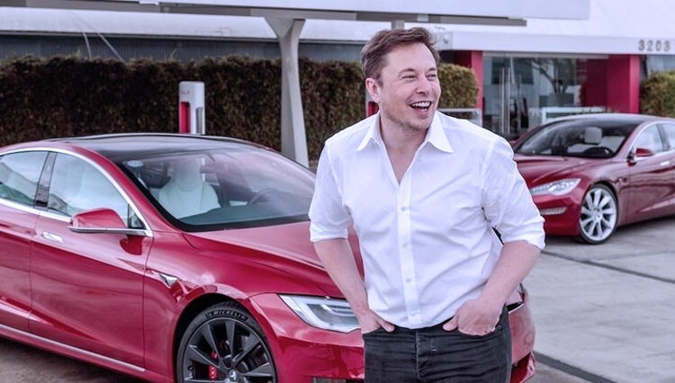 Cотрудники Tesla делились друг с другом приватными записями автовладельцев