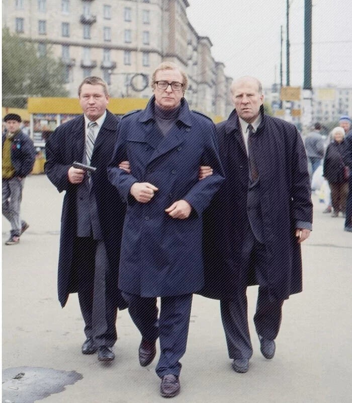 Майкл Кейн, Александр Завьялов и Анатолий Сливников на съёмках фильма «Полночь в Санкт-Петербурге», 1995 год.