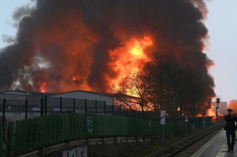 В Гамбурге произошёл пожар на складе с химическими веществами