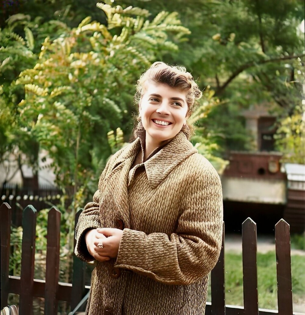Молодая женщина.  Украинская ССР, г. Харьков, 1958 год.