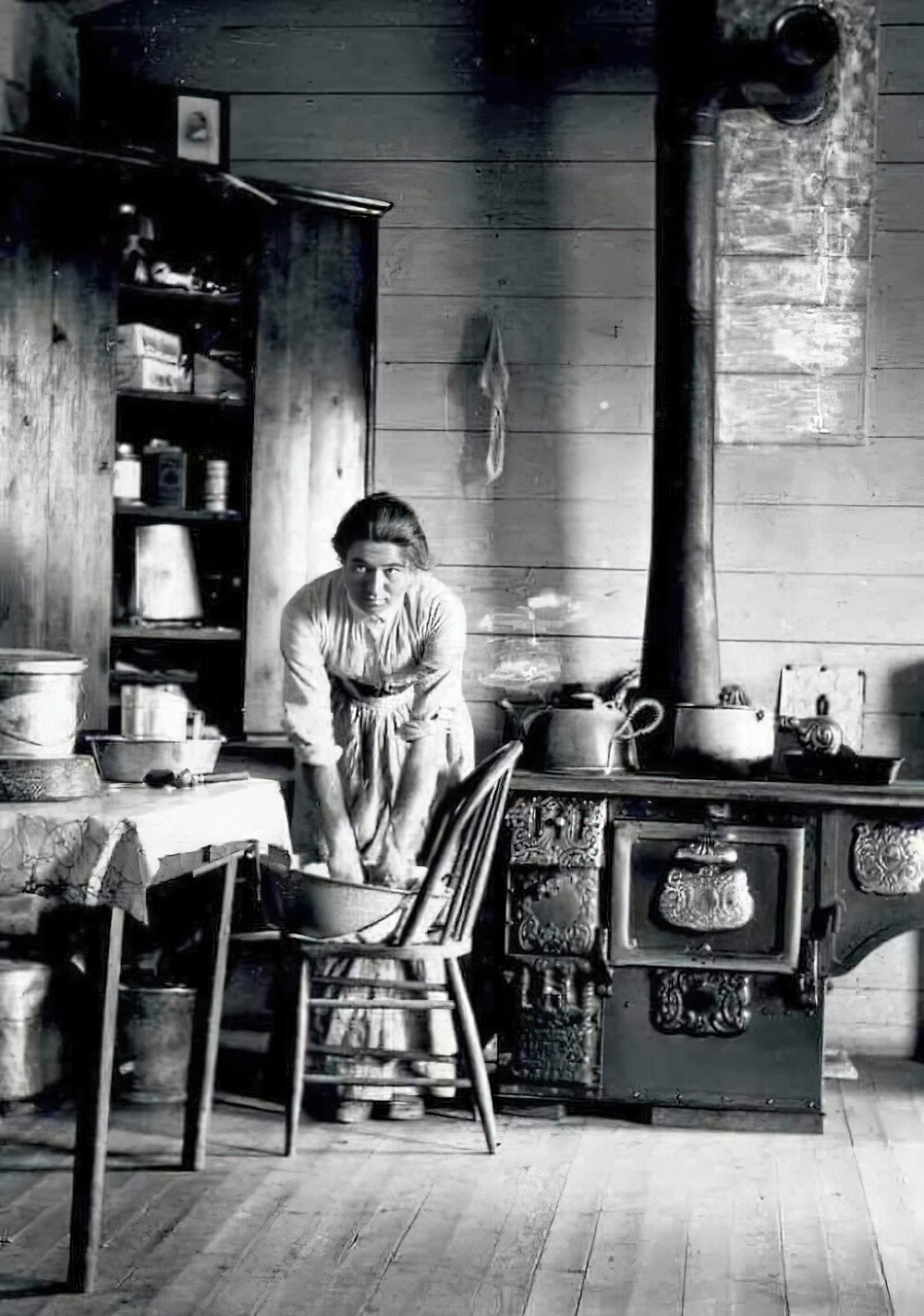 24. На кухне фермерского дома в Монтане, 1900 г.