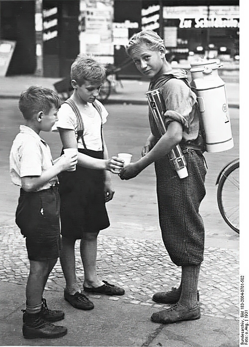 14. Уличный продавец лимонада, Берлин, 1931 год
