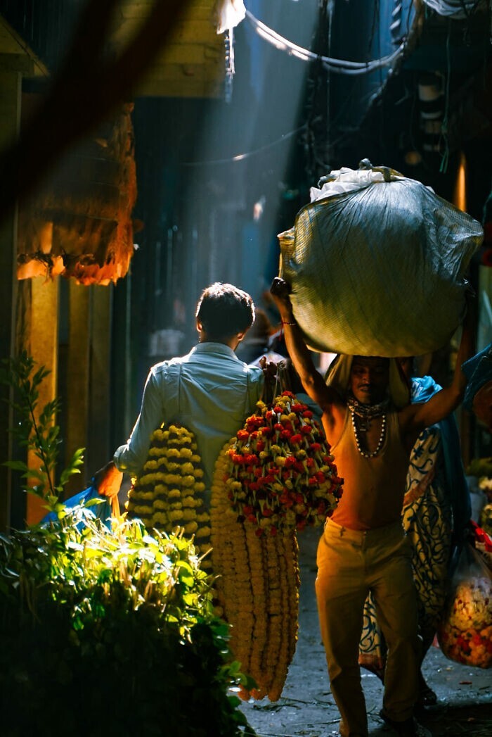 30. Цветочный рынок в Калькутте, Индия. Фотограф - Sandeep Sreelekha