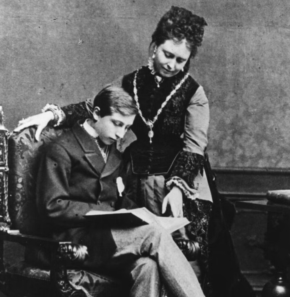 8. Германский император Вильгельм II был буквально одержим своей матерью в нездоровом плане. Он даже писал ей письма сексуального содержания, описывая свои яркие эротические сны