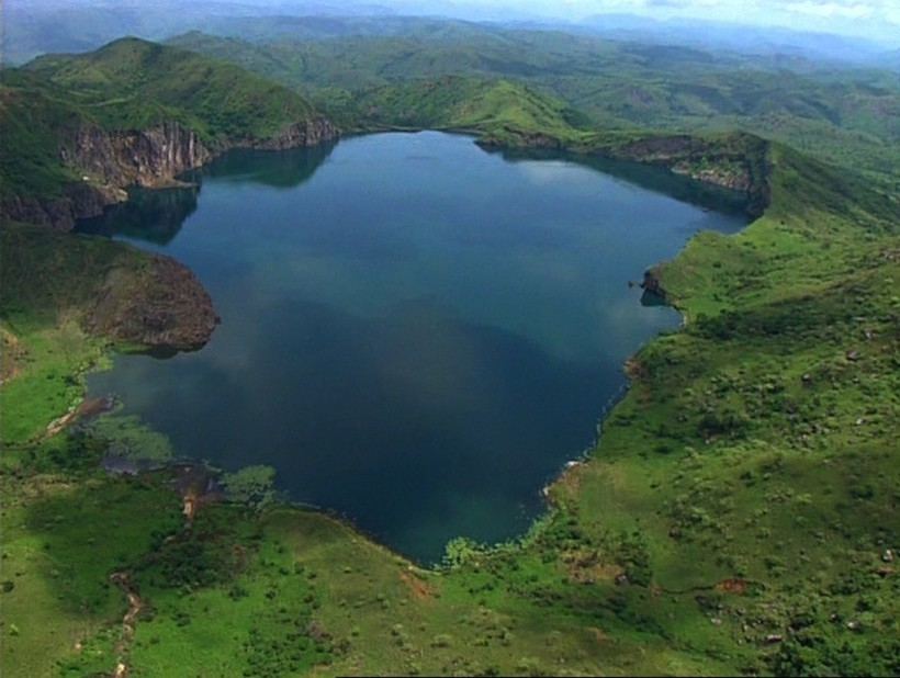 Таинственное озеро Ниос: почему возле него погибло почти две тысячи человек